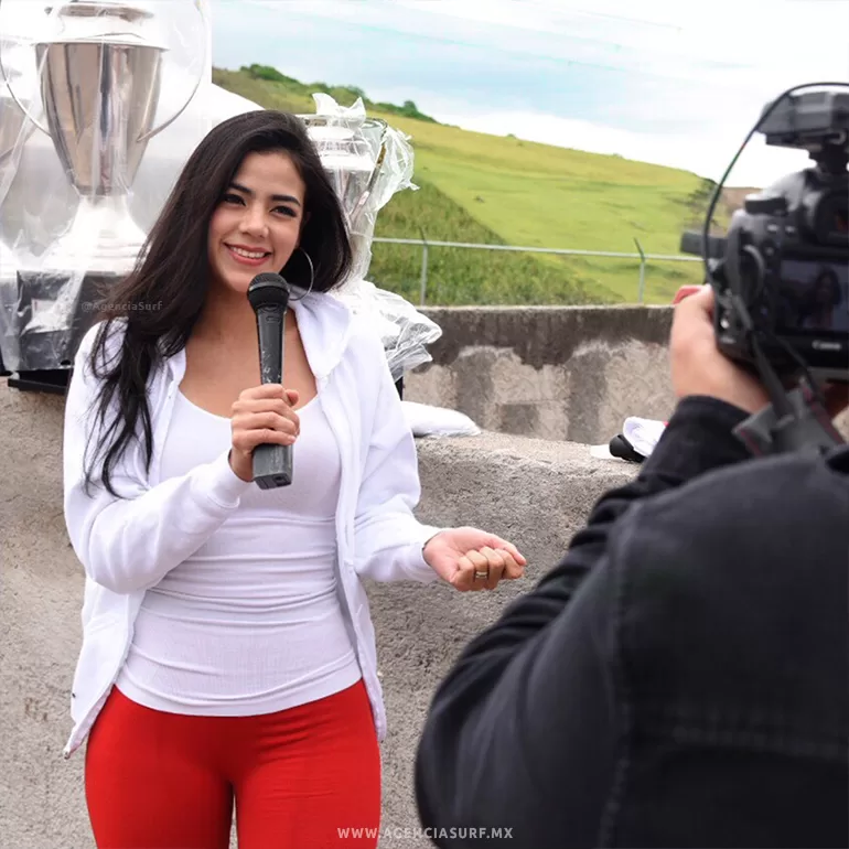 Agencia Surf - Edecan Arrancones de trailers